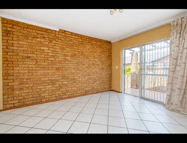 3 BEDROOM TOWNHOUSE FOR SALE IN HONEYPARK